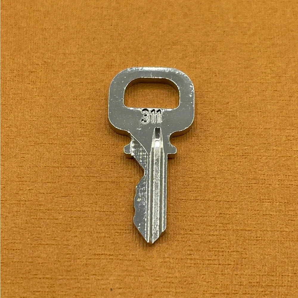 Louis Vuitton Silver Tone Cadena Key #311 For Speedy Alma Lock LV - Picture 2 of 10